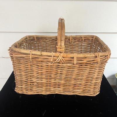 Woven Animals & Woven Baskets (BP-MG)