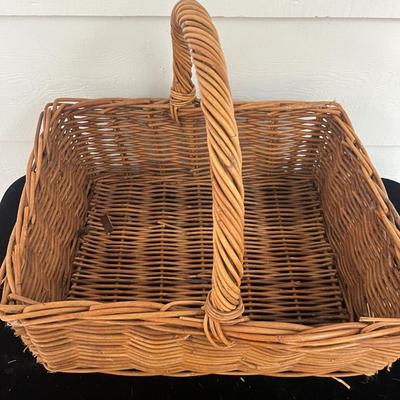 Woven Animals & Woven Baskets (BP-MG)