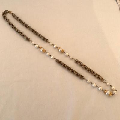 Selection of Pearl Necklaces (DR-KW)