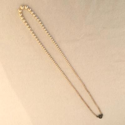 Selection of Pearl Necklaces (DR-KW)