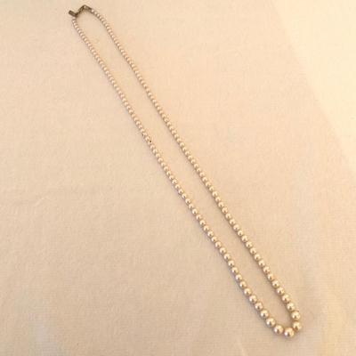 Selection of Pearl Necklaces (DR-KW)