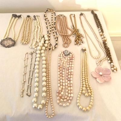 Selection of Pearl Necklaces (DR-KW)