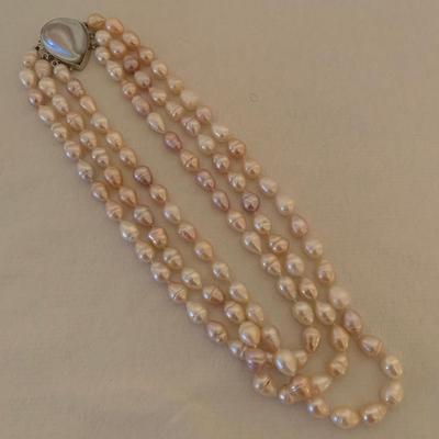 Selection of Pearl Necklaces (DR-KW)