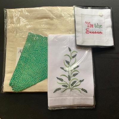 Large Collection of Table Linens (L-KW)