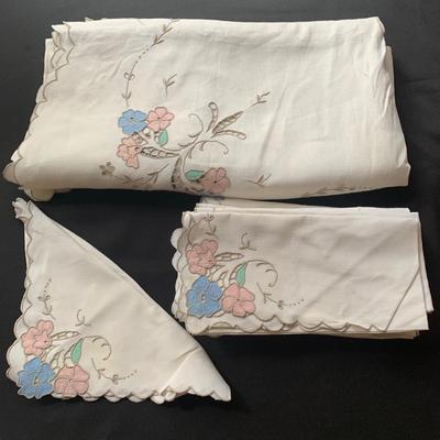 Large Collection of Table Linens (L-KW)