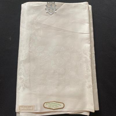 Large Collection of Table Linens (L-KW)