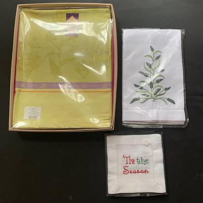 Large Collection of Table Linens (L-KW)
