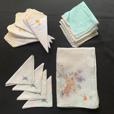 Large Collection of Table Linens (L-KW)
