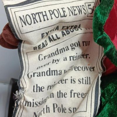 DANDEE Grandma Singing Animated Friend Moose Sings â€œGrandma Got Run Over By A Reindeerâ€