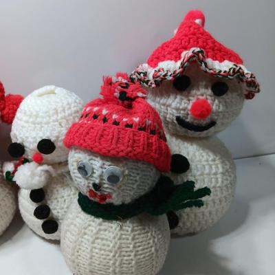 Snow Family like this Snow family! Knitted homemade snowmen in various conditions.