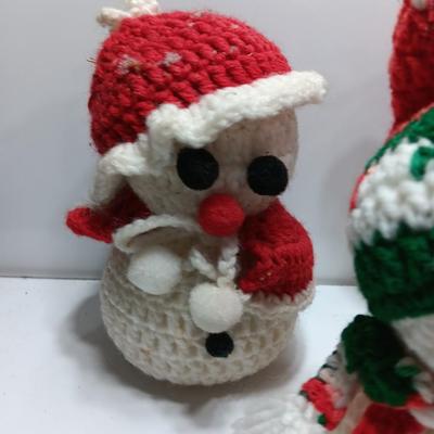 Snow Family like this Snow family! Knitted homemade snowmen in various conditions.