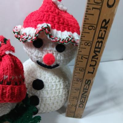 Snow Family like this Snow family! Knitted homemade snowmen in various conditions.