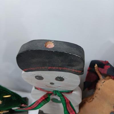 Cloth trees with Button decor, Think snow snowman vintage looking and a wooden snowman