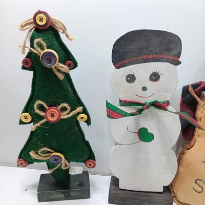Cloth trees with Button decor, Think snow snowman vintage looking and a wooden snowman