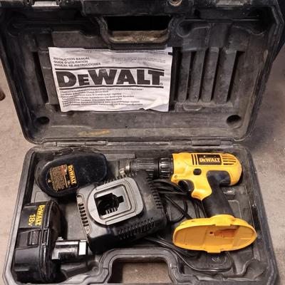 Dewalt DC759 1'2" VSR Cordless Drill with battteries and charger in case