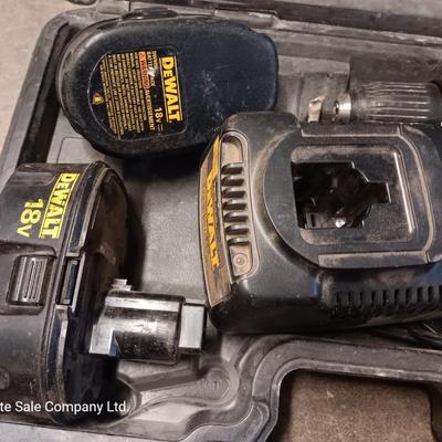 Dewalt DC759 1'2" VSR Cordless Drill with battteries and charger in case