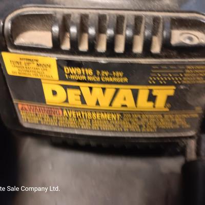 Dewalt DC759 1'2" VSR Cordless Drill with battteries and charger in case
