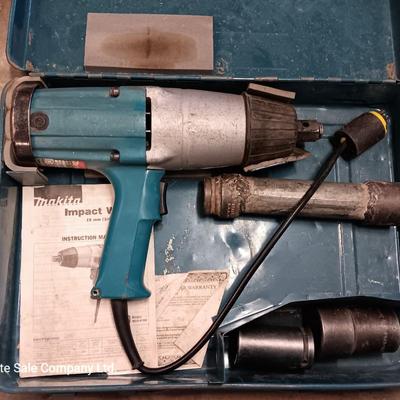 Makita 3/4"  Impact wrench with case Model 6906