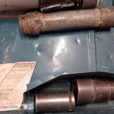 Makita 3/4"  Impact wrench with case Model 6906