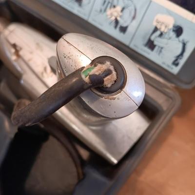 Vintage Electric 1/4" Varible-speed drill kit with case and contents