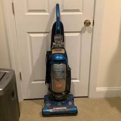 350 Bissell Cyclonic Bagless Vacuum