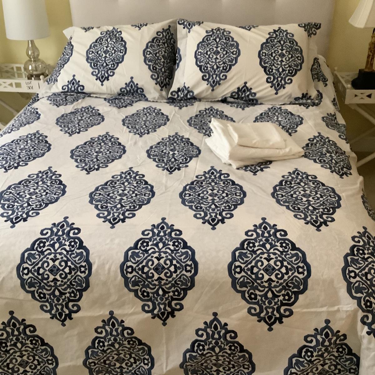 369 Pottery Barn Queen Duvet Cover "Asher Medallion"