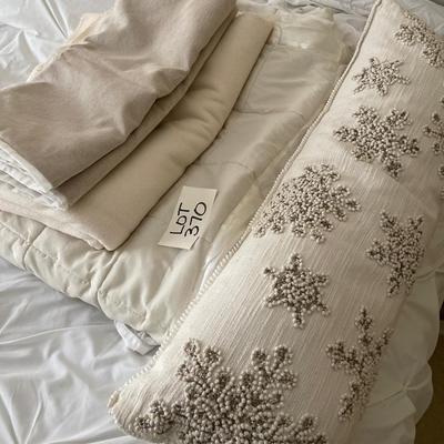 370 Berkshire Flannel Poly Queen Oatmeal Color Blanket with Satin Edge