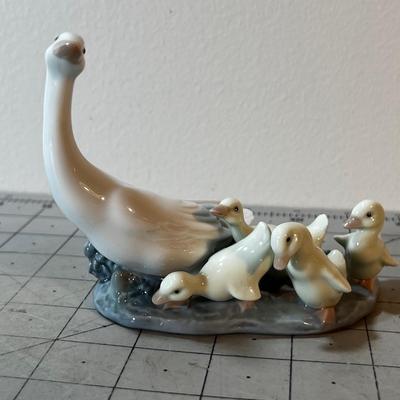 LLADRO Goose and Gosling No. 1307