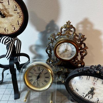 4 Various Elegant Clocks
