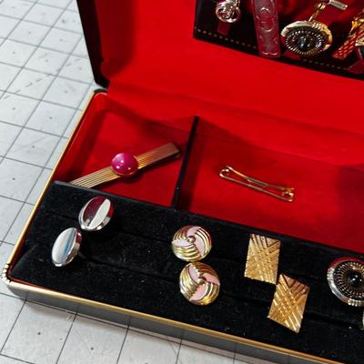 Mans Dresser Box with Cuff links and Tie Bars 