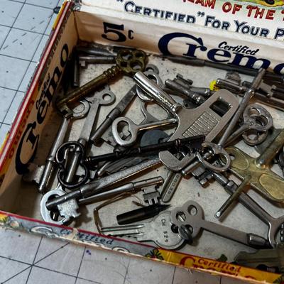 Cigar Box full of Skeleton Keys