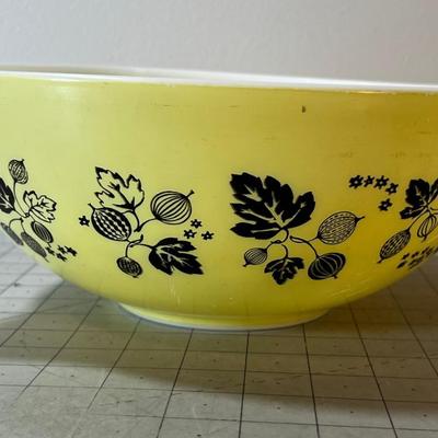 PYREX Bowl, Yellow and Black, Unusual, Gooseberry Pattern 