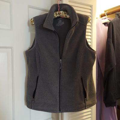 Ladies Size Large L.L. Bean, Patagonia, Simms Fleece, Flannel and More Outerwear (UB3-BBL)
