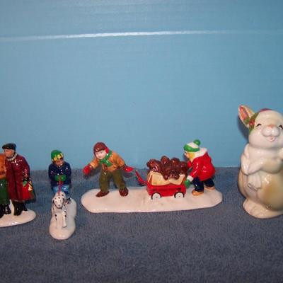 LOT 8  COLLECTABLE DEPT 56 CHRISTMAS FIGURES & FITZ & FLOYD BUNNY