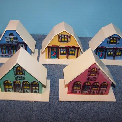 LOT 14  CONTEMPORARY CHRISTMAS  MIRRORED GLASS ORNAMENTS & HOUSES