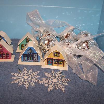 LOT 14  CONTEMPORARY CHRISTMAS  MIRRORED GLASS ORNAMENTS & HOUSES