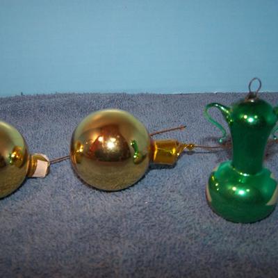 LOT 16  VINTAGE CHRISTMAS  LIGHT COVERS & GLASS ORNAMENTS