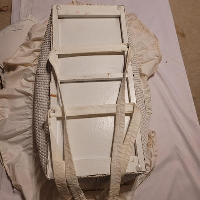 Vintage Wicker Bassinet (UB1-CE)