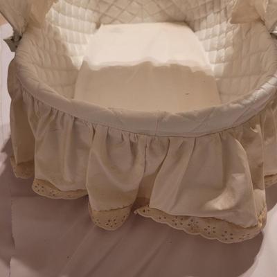 Vintage Wicker Bassinet (UB1-CE)