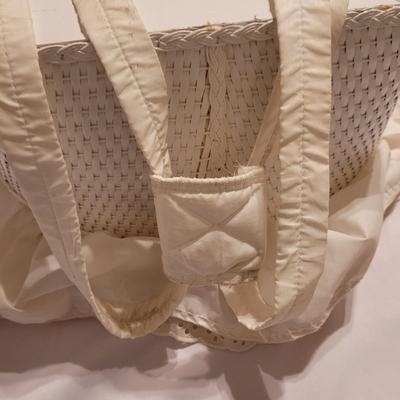Vintage Wicker Bassinet (UB1-CE)