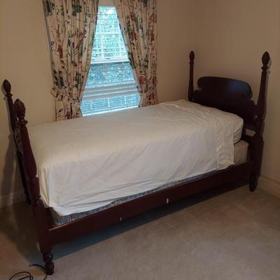 Two Twin Bed Frames (UB1-BBL)