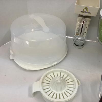 387 Lot of Plastic Kitchenware