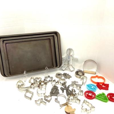 388 Cookie Cutters and Baking Sheets