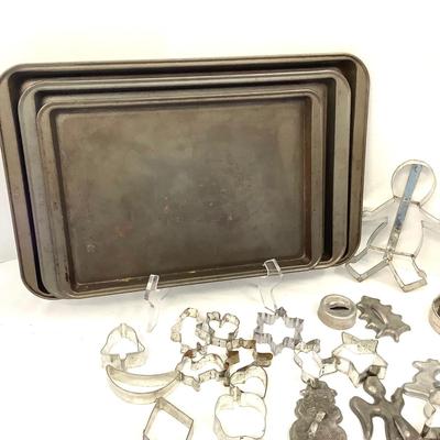 388 Cookie Cutters and Baking Sheets