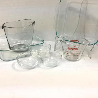 398 Lot of Square Pyrex Baking Dishes, and measuring cups