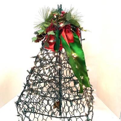 401 Green Outdoor Wire Christmas Dock Tree with Lights