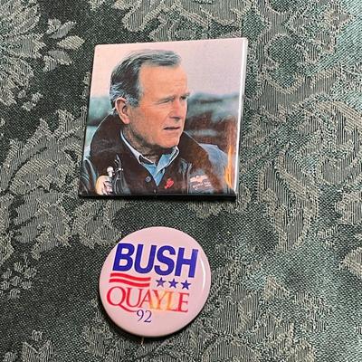 (4) 1992 Bush Quayle Presidentail Campaign Buttons
