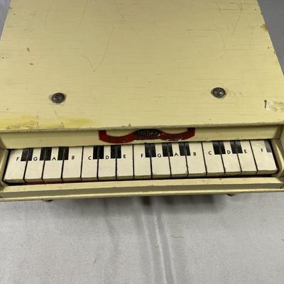 1900s Carters Pianette Child's Toy Piano