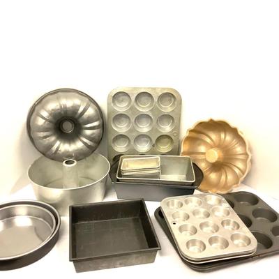 414 Bundt Cupcake Pans Lot