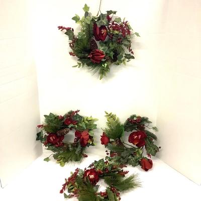 420 Lot of 4 Red rose and holly MIni Wreaths